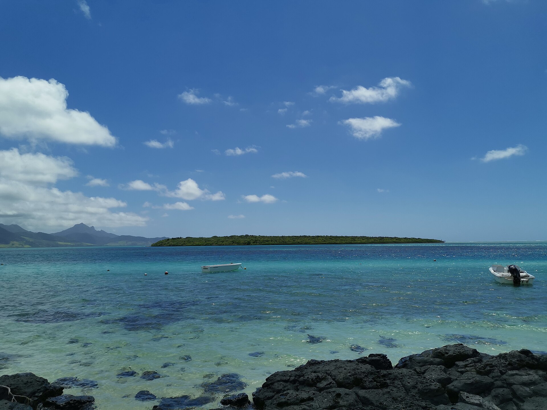 The lagoon at Pointe d’Esny with Île aux Aigrettes offshore